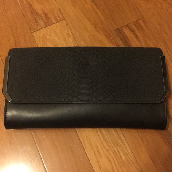 Clutch - Picture 1 of 5